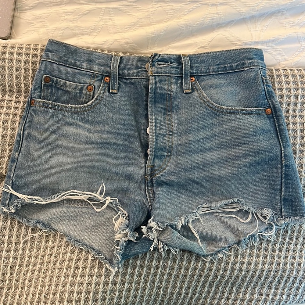 Levi’s 501 jean shorts W26